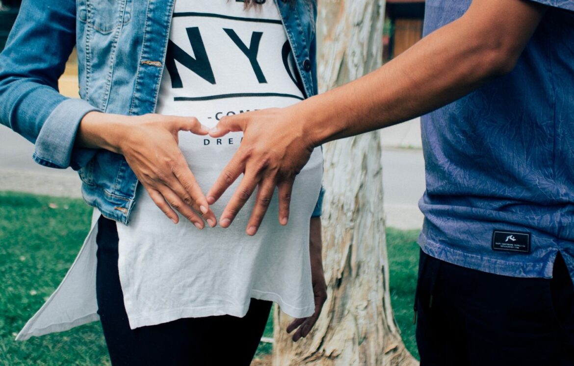 pexels-photo-208509 Pregnant woman and family