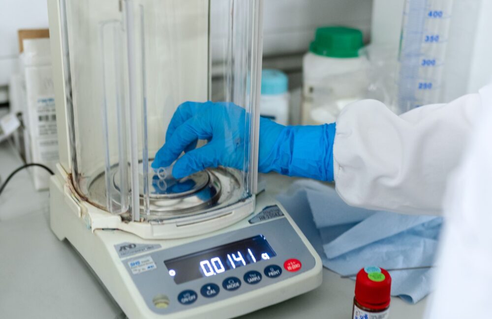 Laboratory scale and instruments